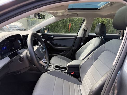 Used 2025 Volkswagen Jetta SE image 27