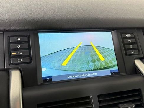 Used 2018 Land Rover Discovery Sport SE image 33