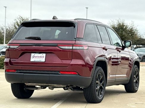 Used 2024 Jeep Grand Cherokee Altitude image 8