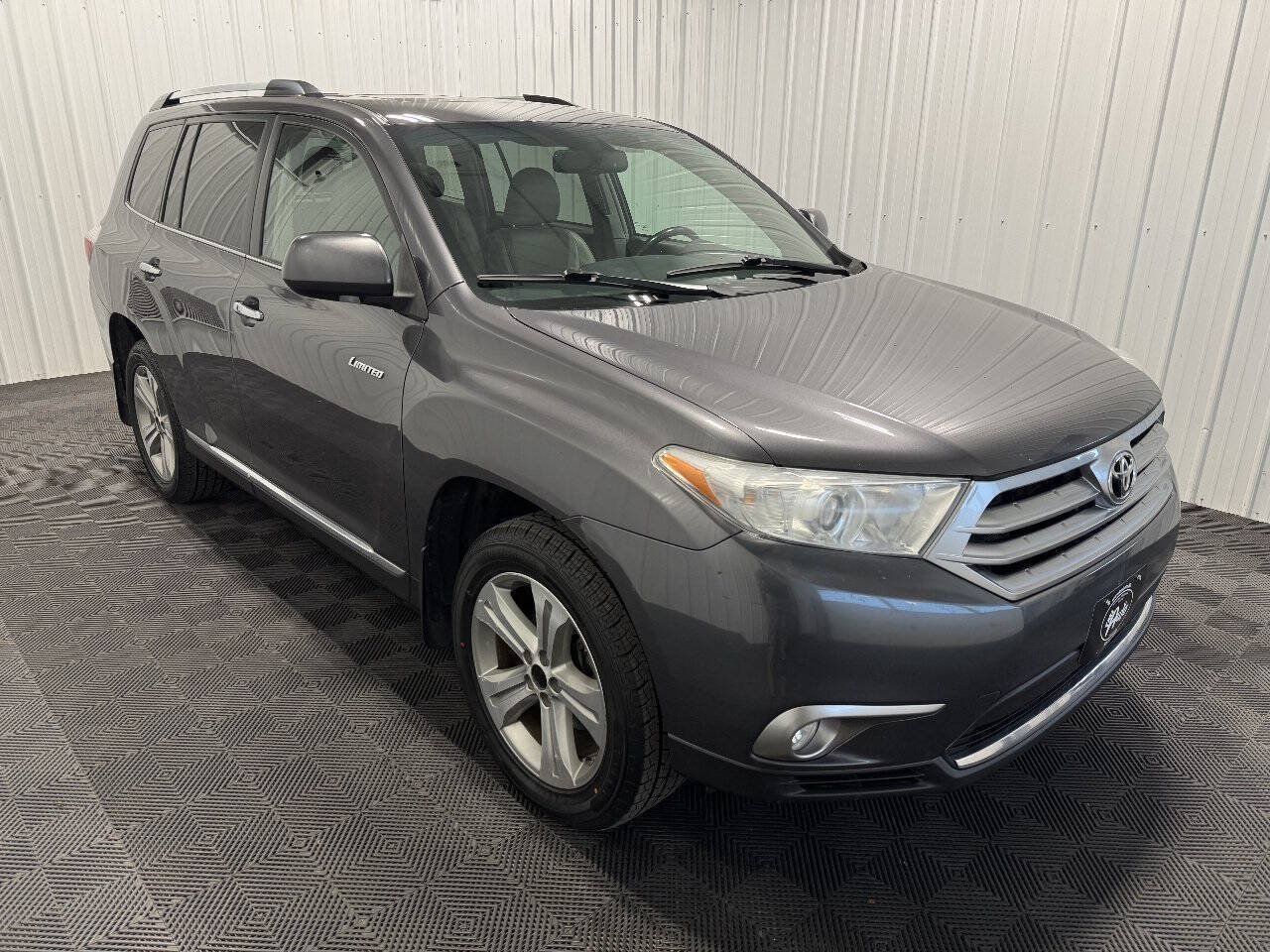 Used 2013 Toyota Highlander Limited AWD/4WD image 2