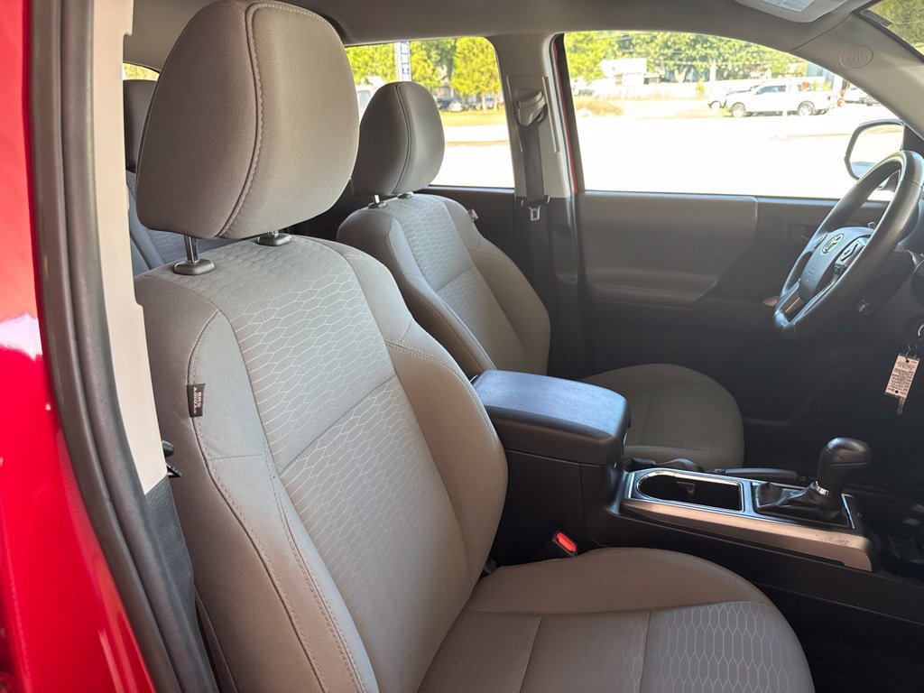 Used 2018 Toyota Tacoma SR5 RWD image 17