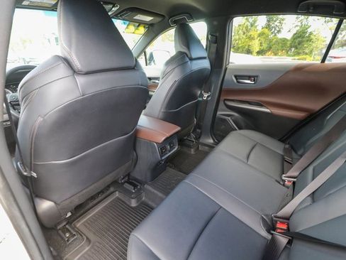 Used 2022 Toyota Venza image 25