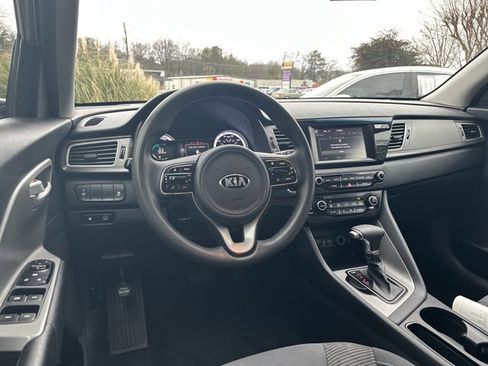Used 2017 Kia Niro LX image 27