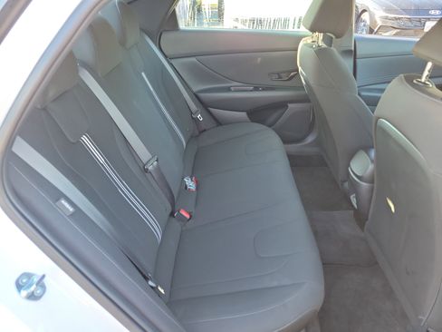 Certified 2025 Hyundai Elantra Sport image 19