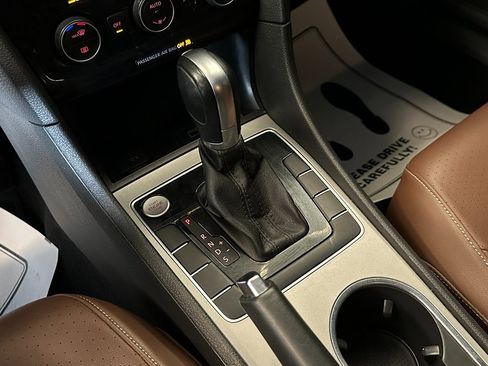 Used 2021 Volkswagen Passat 2.0T SE image 15