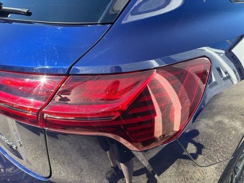 Used 2022 Audi e-tron Premium image 8