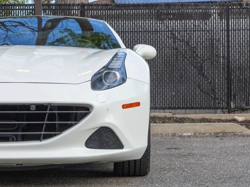 Used 2016 Ferrari California T RWD image 8