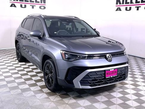 Used 2025 Volkswagen Taos SE image 9