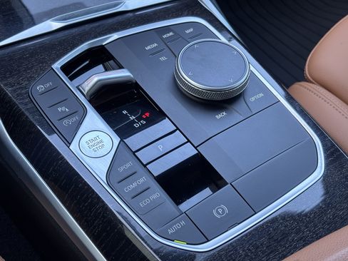 Used 2023 BMW 330i Sedan w/ Premium Package image 11