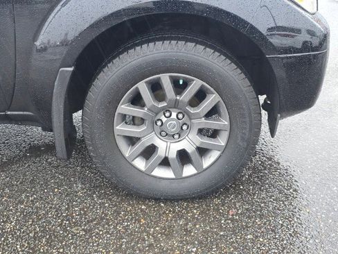 Used 2012 Nissan Frontier SV image 9