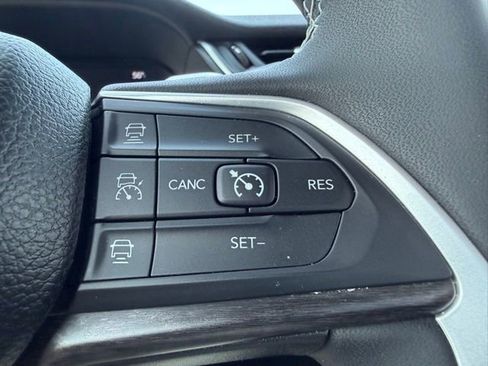 Used 2023 Jeep Grand Cherokee L Limited w/ Luxury Tech Group II image 24