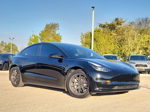Used 2023 Tesla Model 3 Standard Range image 31