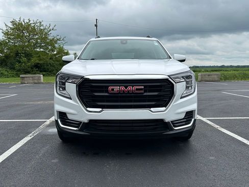 Used 2022 GMC Terrain SLE w/ Driver Convenience Package image 2