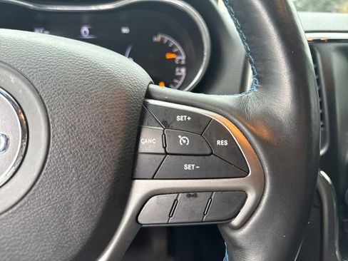 Used 2019 Jeep Grand Cherokee Laredo image 14