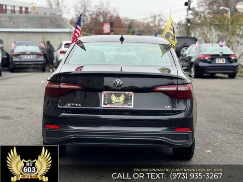 Used 2024 Volkswagen Jetta SE image 5