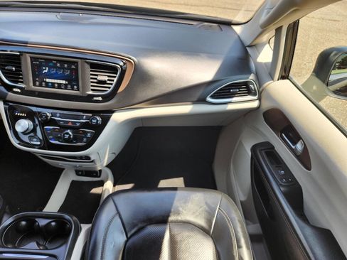 Used 2020 Chrysler Voyager Lxi image 18