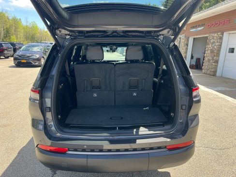 New 2026 Jeep Grand Cherokee L Limited w/ Limited Altitude Package AWD/4WD image 20