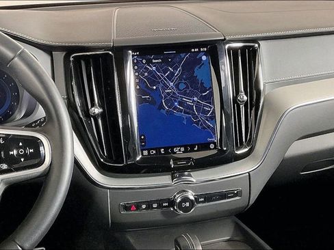 Used 2022 Volvo XC60 B5 R-Design w/ Advanced Package FWD image 5