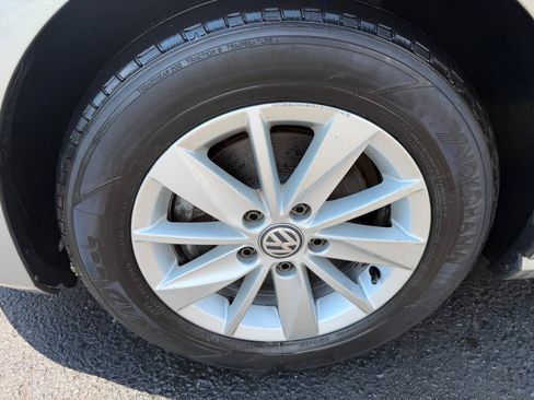 Used 2015 Volkswagen Golf S FWD image 14