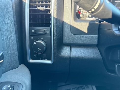 Used 2014 RAM 3500 SLT w/ Luxury Group image 17