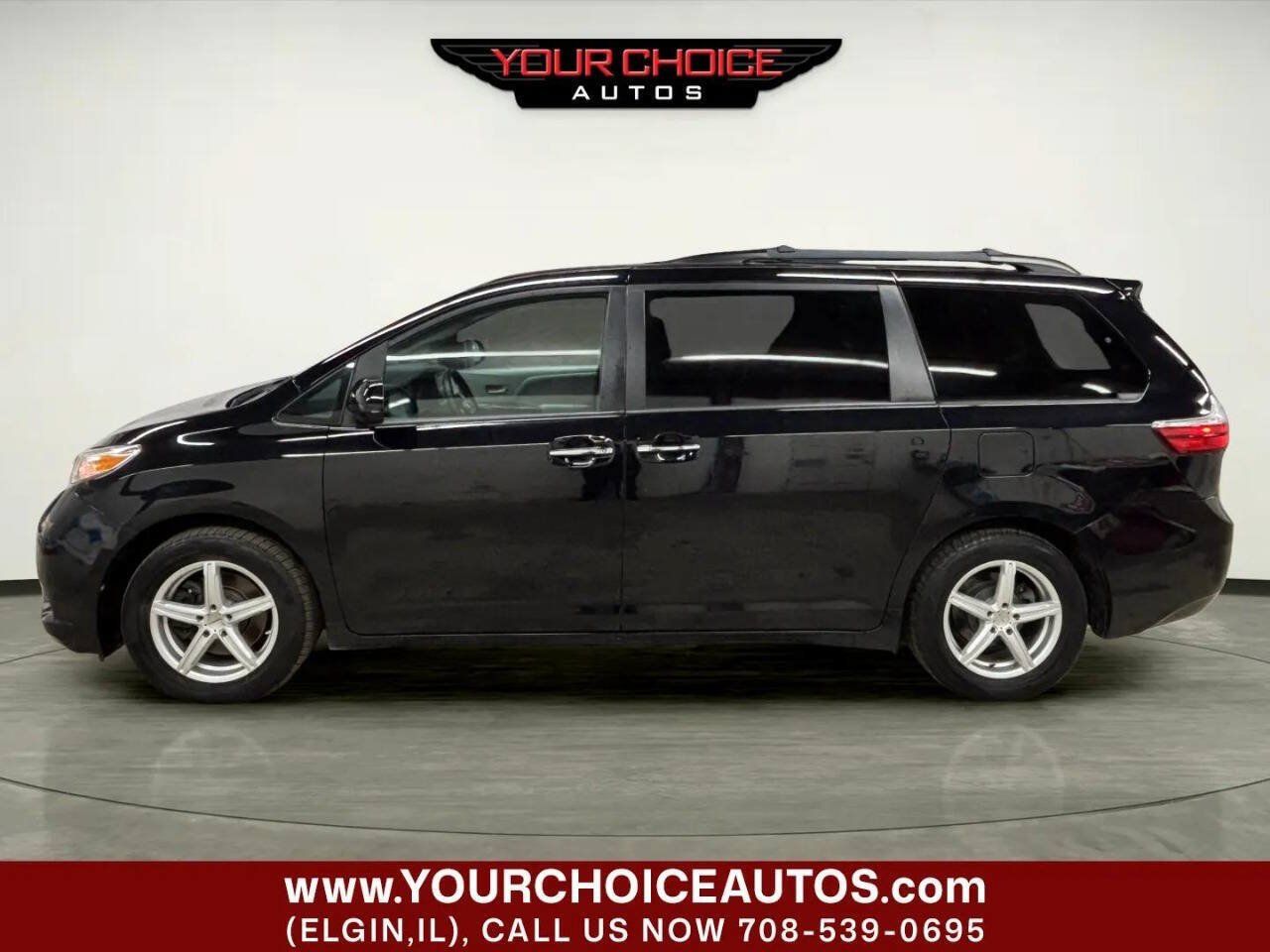 Used 2015 Toyota Sienna XLE FWD image 2