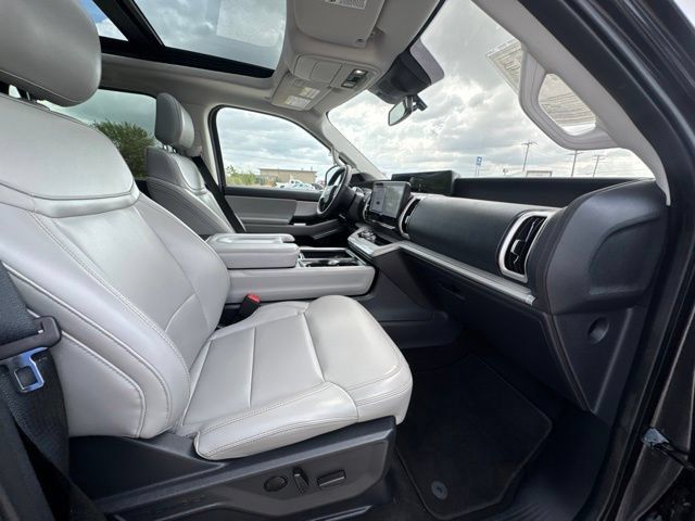 Used 2025 Ford Expedition Active AWD/4WD image 11