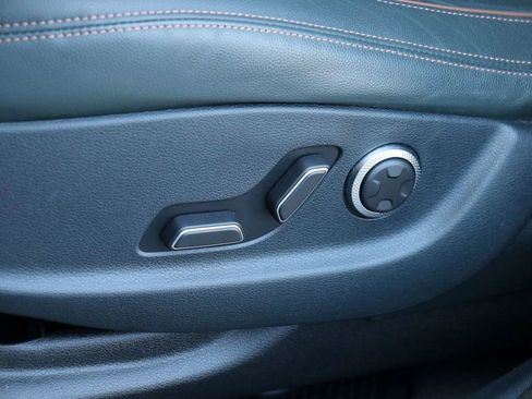 Used 2023 Genesis GV70 2.5T w/ Advanced Package image 20