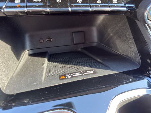 Used 2025 Chevrolet Traverse LT image 26