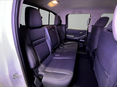 Used 2022 Nissan Frontier SV AWD/4WD image 26