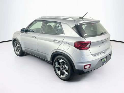 Used 2025 Hyundai Venue SEL FWD image 5