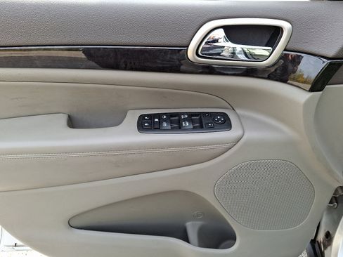 Used 2012 Jeep Grand Cherokee Laredo image 12