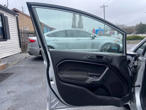 Used 2019 Ford Fiesta SE image 11