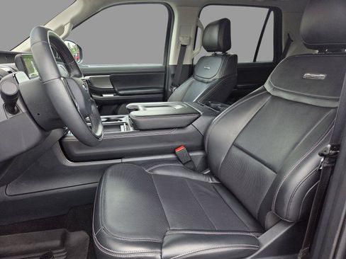 Used 2025 Ford Expedition Platinum w/ Driver's Package AWD/4WD image 16