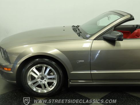 Used 2005 Ford Mustang Cobra RWD image 23