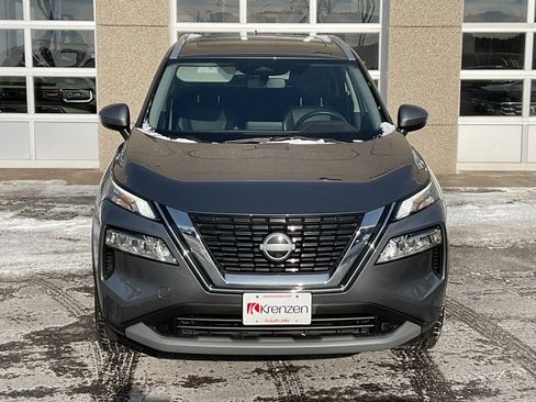 Used 2022 Nissan Rogue SV w/ SV Premium Package image 2