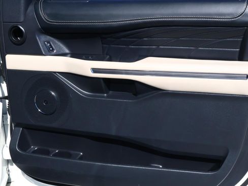 Used 2023 Ford Expedition Platinum image 19