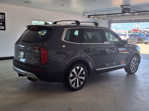 Used 2021 Kia Telluride EX w/ EX Premium Package FWD image 3