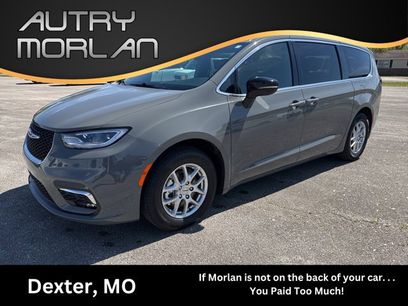 Used 2025 Chrysler Pacifica Select