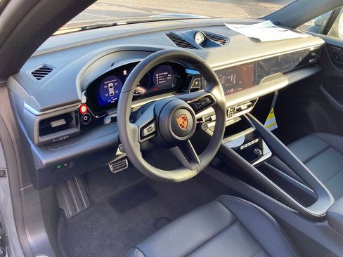 Used 2025 Porsche Macan 4S Electric image 4