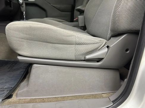 Used 2018 Nissan Frontier SV AWD/4WD image 19