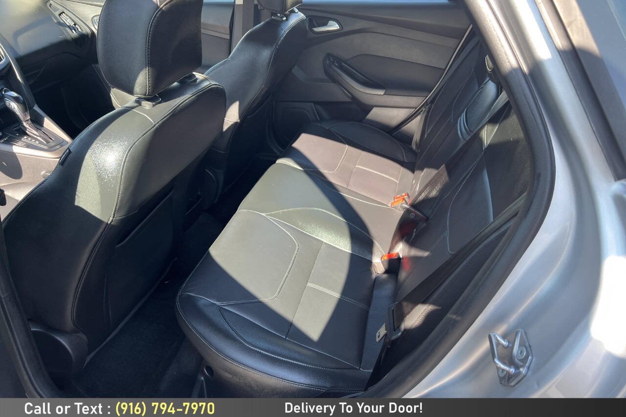 Used 2015 Ford Focus SE w/ Equipment Group 201A FWD image 14