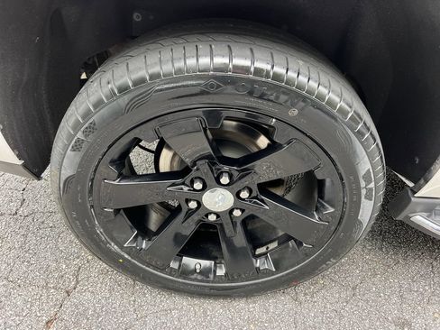 Used 2020 Cadillac Escalade Luxury AWD/4WD image 18