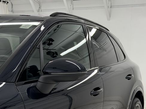 Certified 2023 Porsche Cayenne Platinum Edition image 19