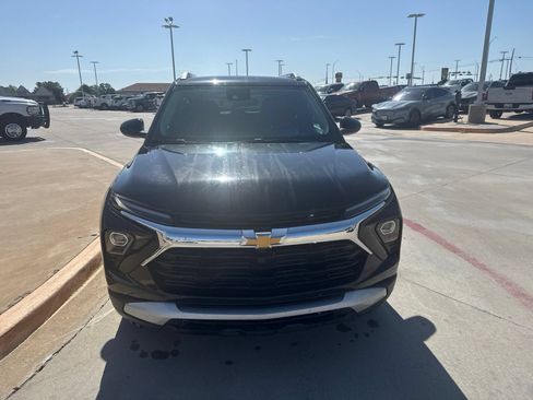 Used 2025 Chevrolet TrailBlazer LT FWD image 2