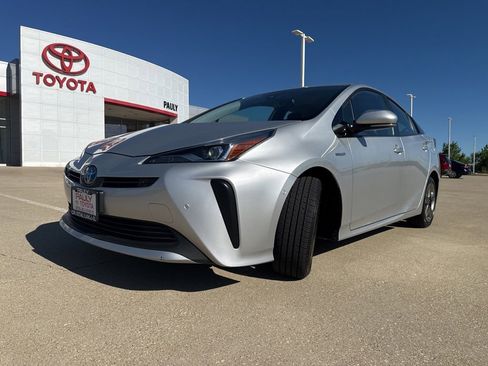 Used 2019 Toyota Prius XLE FWD image 6