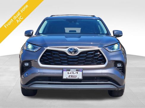 Used 2021 Toyota Highlander LE AWD/4WD image 6