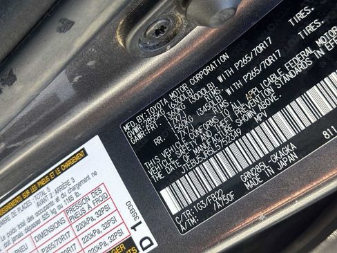 Used 2020 Toyota 4Runner SR5 AWD/4WD image 25