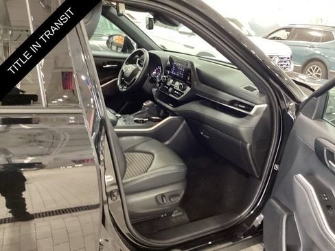 Used 2023 Toyota Highlander XSE AWD/4WD image 11