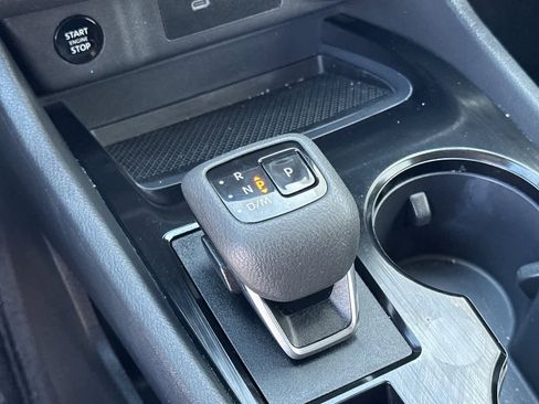 Certified 2025 Nissan Rogue SV image 24