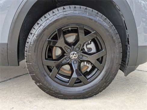 Used 2024 Volkswagen Atlas Peak Edition SE image 11